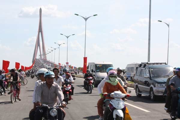 CAn Tho Bridge promote socio-economic development for the region (Photo: SGGP) CAn Tho Bridge promote socio-economic development for the region (Photo: SGGP)